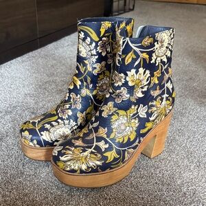 Elegant Floral Heeled Boots in Blue and Yellow